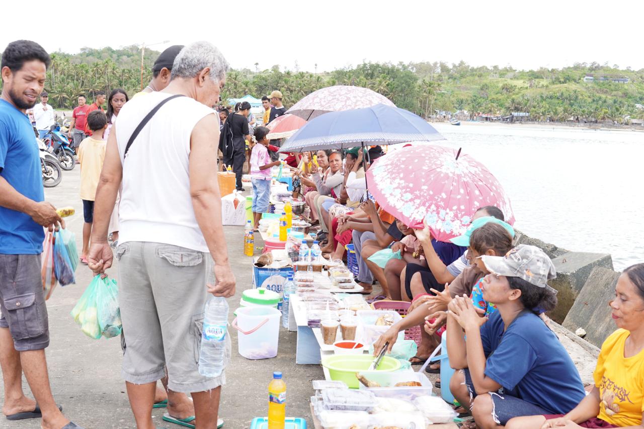 PASAR MAKANAN DI ADODO MOLU